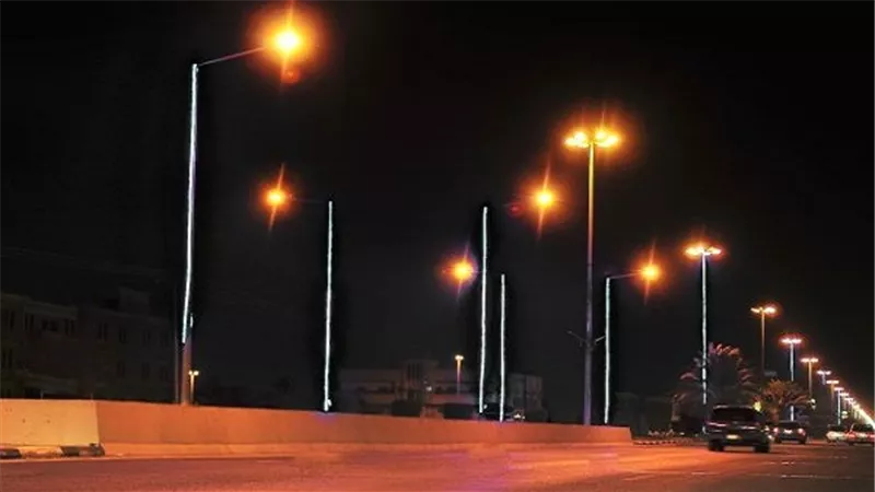 بالصور.. عمود إنارة بمدينة بنها يثير سخرية رواد 