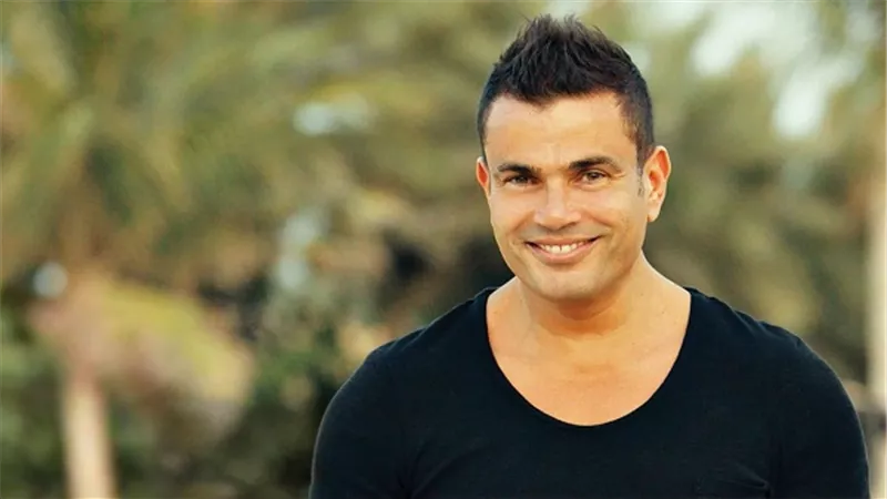 عمرو دياب ينشر صورة من كواليس حفل 