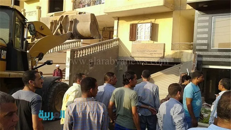 بالصور.. حملة لرفع الإشغالات بهضبة الأهرام 