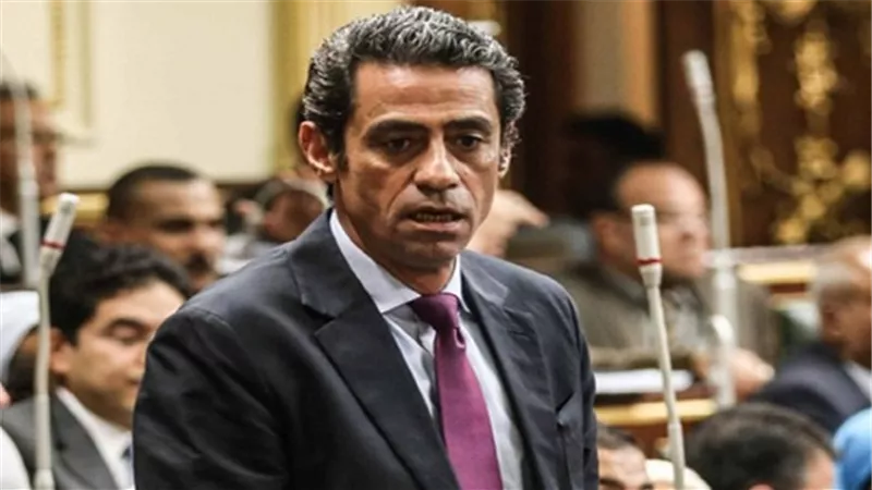 النائب الذي يرتدي 