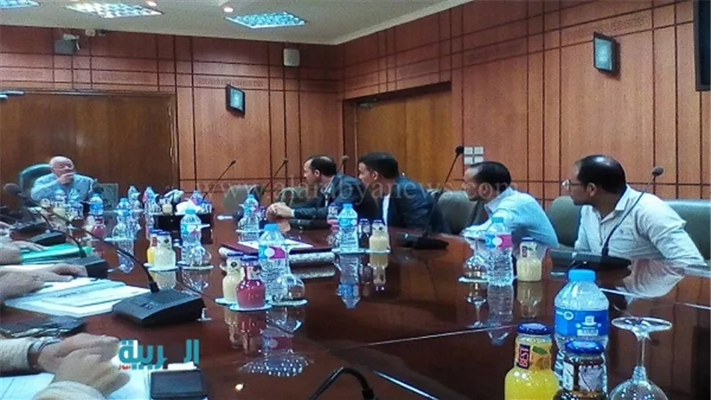بالصور.. محافظ بورسعيد يلتقي مجلس إدارة مركز شباب قرية الرضوان