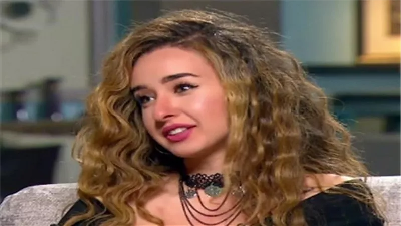 هنا الزاهد تتلقى هدايا من جمهورها
