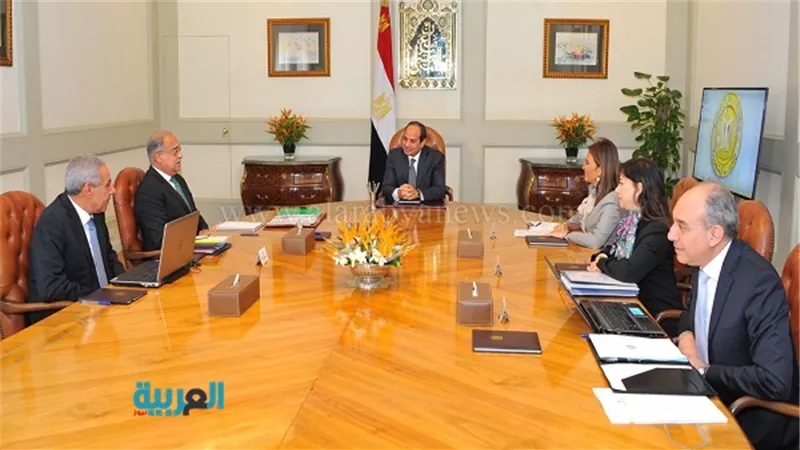 السيسي يطالب بضغط الفترة الزمنية لتنفيذ خطة تنمية المثلث الذهبي