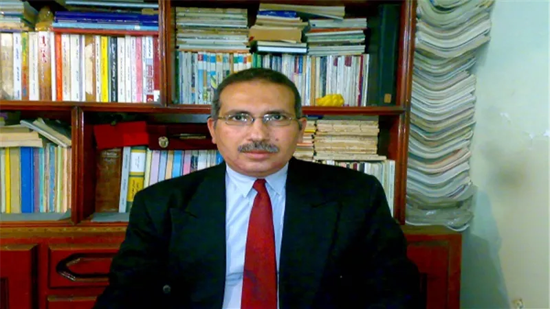 عادل عامر: البنك المركزي يقف حائلًا بين المهمشين وشركات الاحتكار
