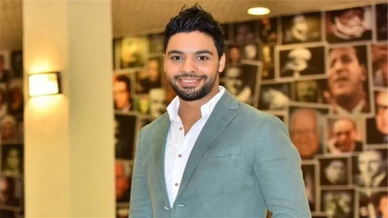 بالفيديو.. أحمد جمال يروج لجائزة 