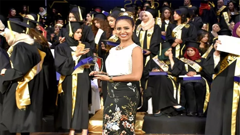 بالصور.. تكريم رنا سماحة في حفل خريجي 