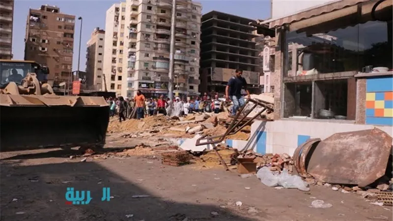 بالصور.. غلق 7 مقاهِ مخالفة بحي مصر الجديدة 