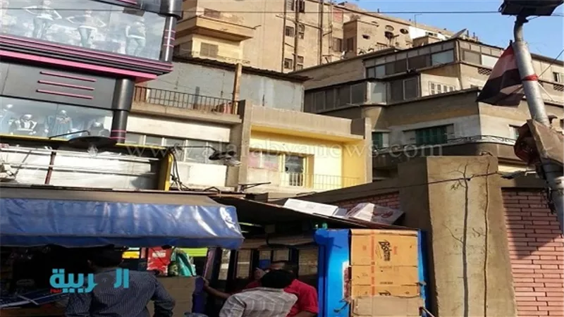 رفع شاشة إعلانية غير مرخصة بحي الموسكي 