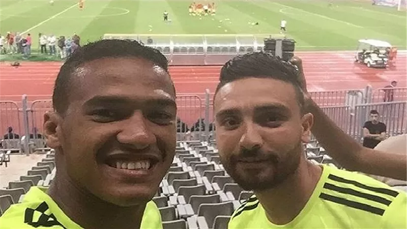 لاعبو المصري يساندون منتخب مصر أمام غينيا