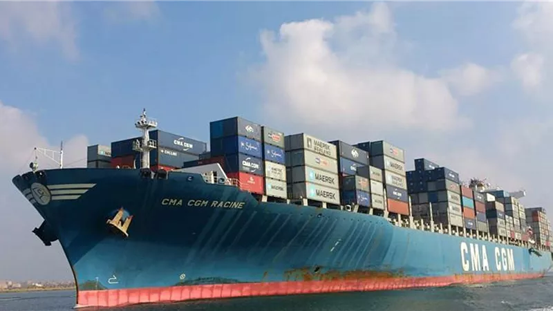 ميناء الزيتيات يستقبل 6400 طن بوتاجاز اليوم