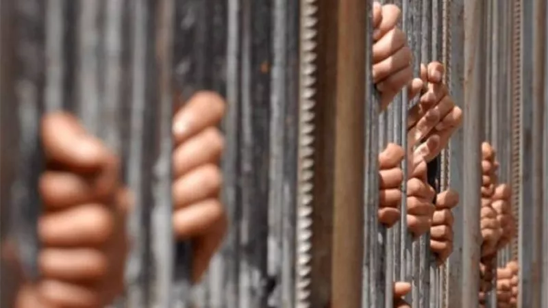 بالأسماء.. تجديد حبس 16 من 