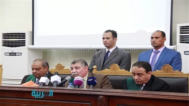 الدفاع يواجه الشاهد بتناقض أقواله في 