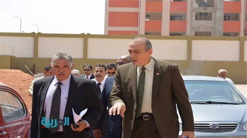 بالصور.. وكيل وزارة تعليم القاهرة يتفقد مدارس حي الاسمرات
