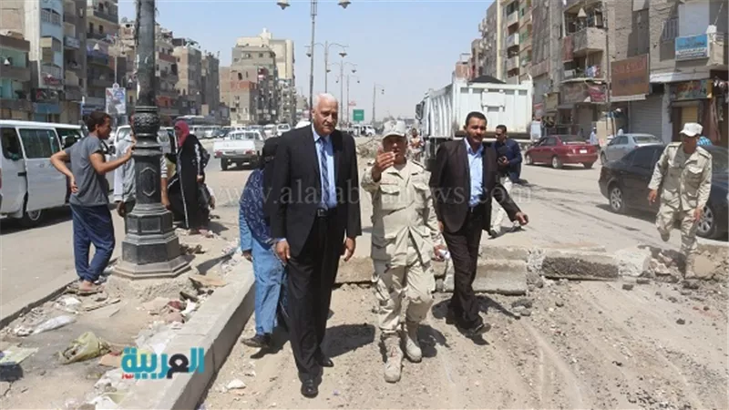 بالصور.. محافظ السويس يتفقد أعمال رصف شارعي الجيش و23 يوليو