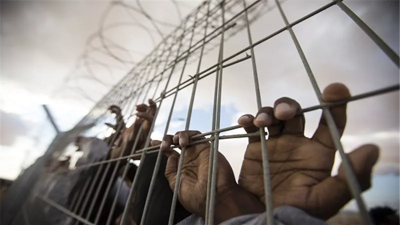 الاحتلال ينكّل بأسير قاصر خلال عملية اعتقاله
