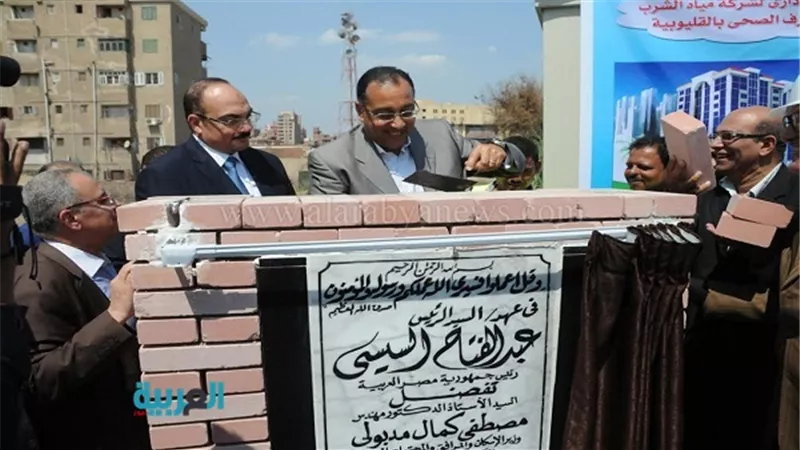 وزير الإسكان يضع حجر أساس المبنى الإداري لشركة المياه بقها