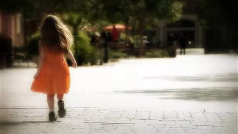 إعادة طفلة تائهة لأسرتها بمحطة مترو 
