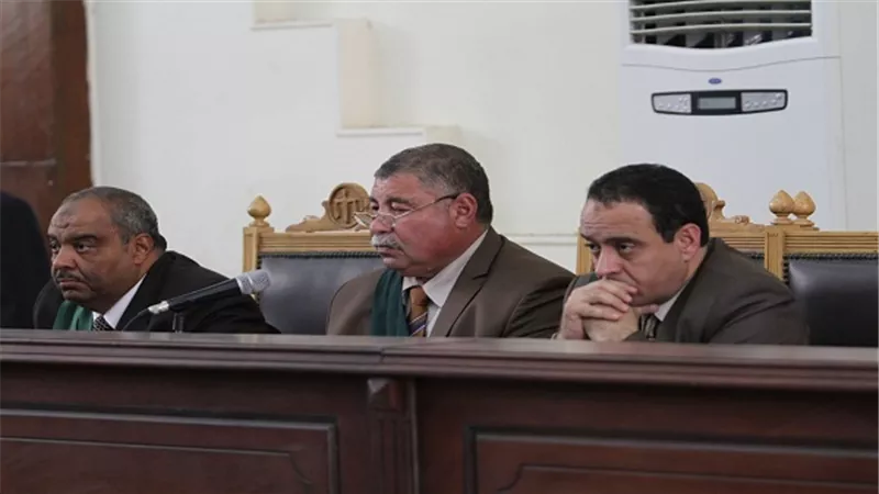 بدء جلسة محاكمة بديع و738 متهمًا في 