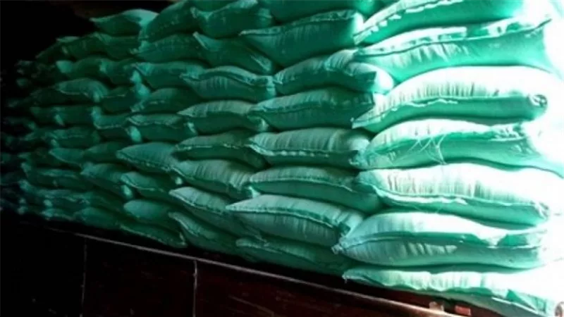 ضبط 86 طن سكر ودقيق وأرز قبل تهريبها للسوق السوداء بالتجمع الأول