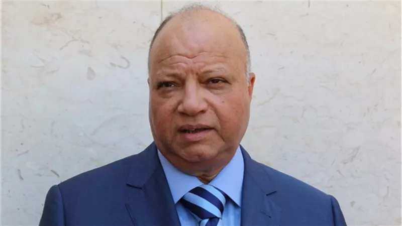 مدير أمن القاهرة يعاين العقار المنهار بالزاوية الحمراء 