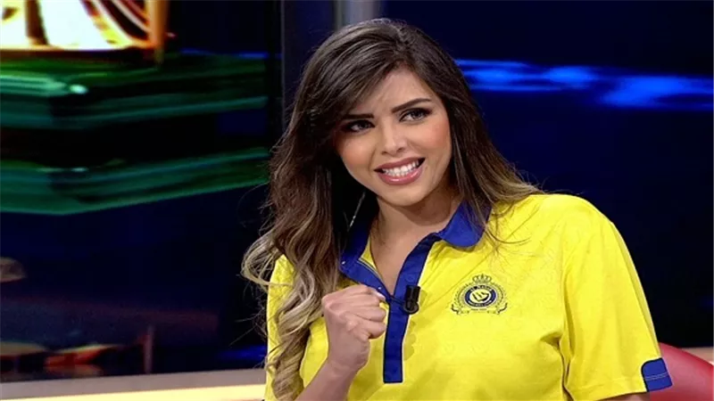 بالفيديو.. لحظة تحرش المشجعين بمذيعة MBC الجميلة سارة عبد العزيز