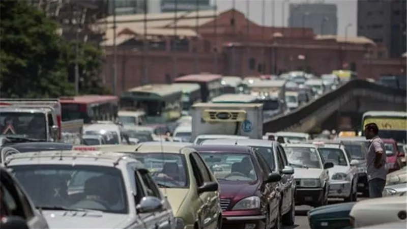 زحام مروري بشوارع وميادين القاهرة والجيزة 