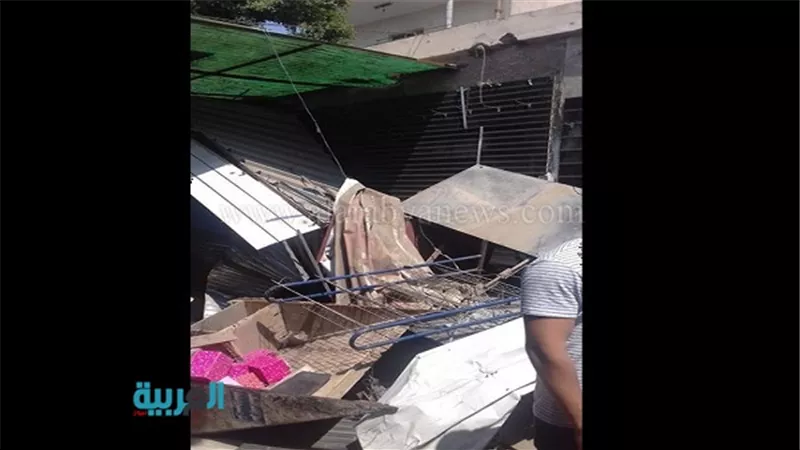 بالصور.. إزالة 20 باكيه مخالفة بسور جامعة عين شمس 