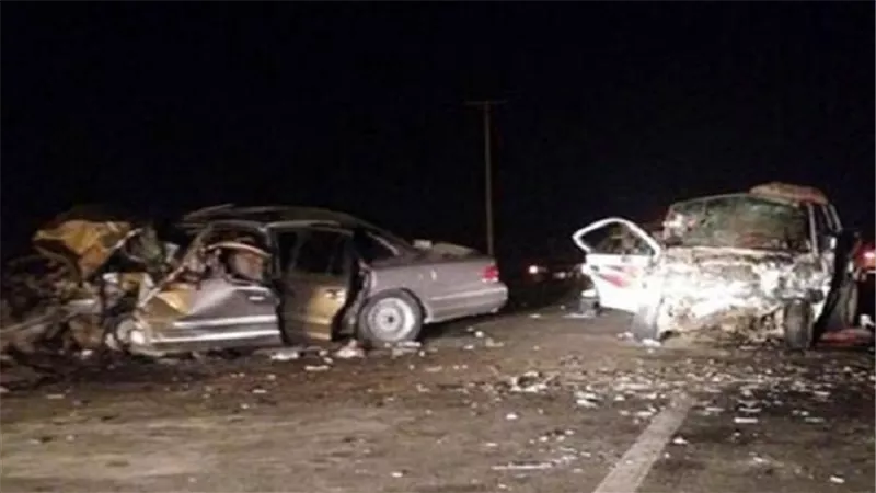 مصرع شخص وإصابة آخر في تصادم سيارتين بالطريق الزراعي