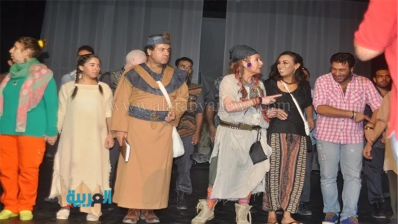بالصور.. عرض افتتاح مسرحية 