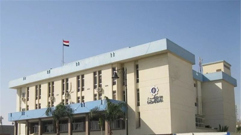 محافظ السويس الجديد يتسلم مهام عمله وسط ترحيب من الأهالي