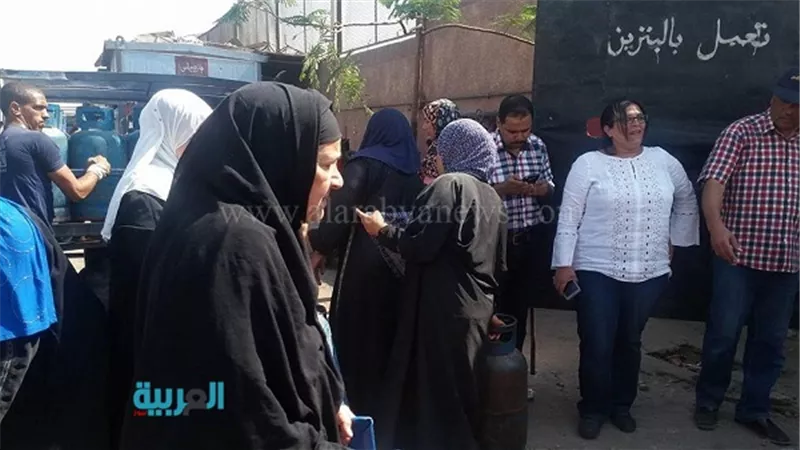 بالصور.. منى جاب الله تتصدى لمافيا 