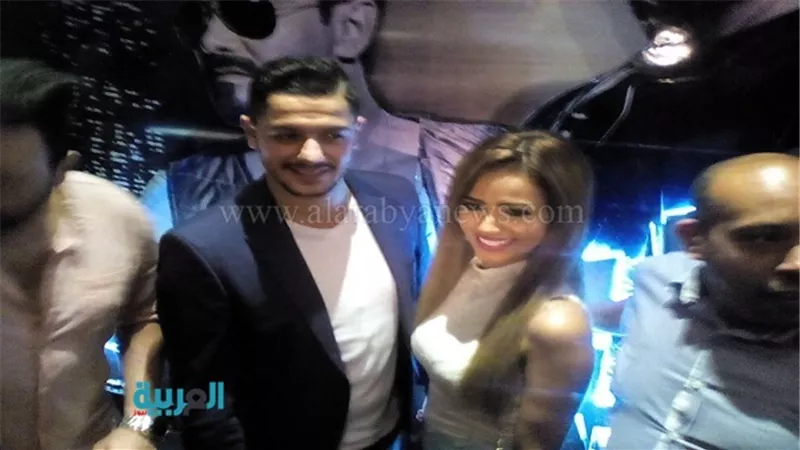 بالصور.. بدء توافد الفنانين على العرض الخاص لـ