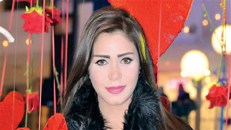 إيناس عزالدين تنعى زوجها في وفاة 6 من أفراد عائلته 