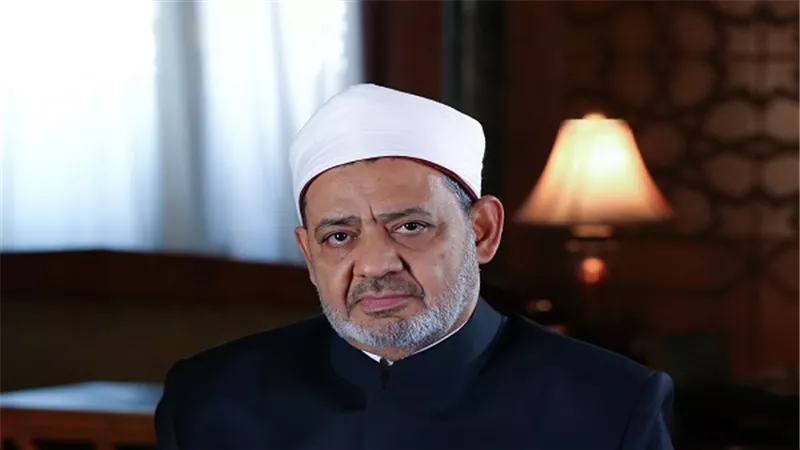 شيخ الأزهر يدعوا العرب لتفويت الفرصة علي المتربصين بالأمة
