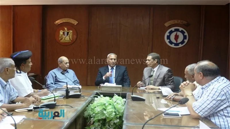 بالصور.. محافظ السويس يبحث استعدادات استقبال عيد الأضحى