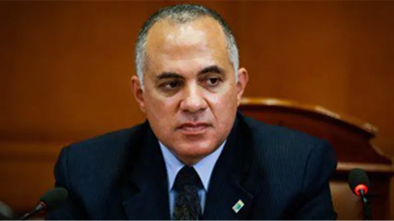وزير الرى يعود الى القاهرة بعد التوقيع على دراسات سد النهضة