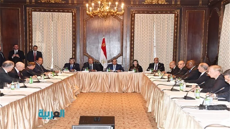 بالصور.. السيسي يلتقي بمسئولين أمريكيين سابقين بمقر إقامته فى نيويورك