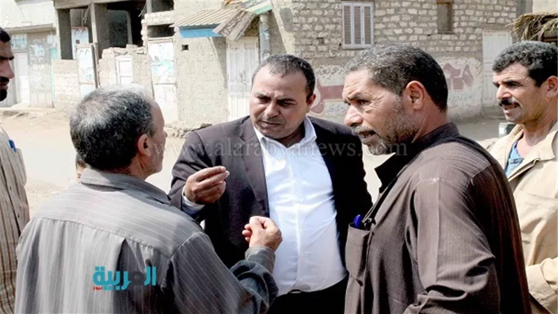 بالصور.. رئيس مدينة بنى عبيد بالدقهلية يستمع لمطالب أهالي 