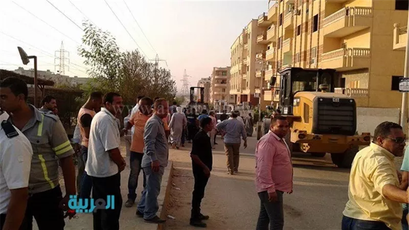 بالصور.. حملة مكبرة لرفع الاشغالات المخالفة بهضبة الأهرام 