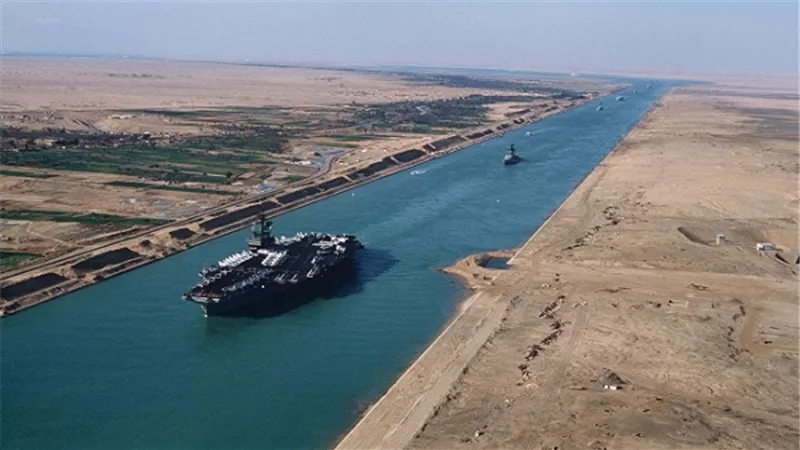 مأزق قناة السويس.. ممر 