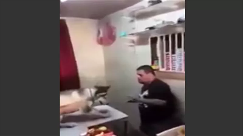 بالفيديو.. طريقة مرعبة لترهيب طفل من ذو ي الإعاقة الذهنية