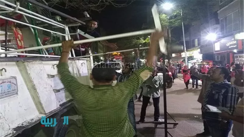بالصور.. رفع الكافتريات المخالفة بحي العمرانية 