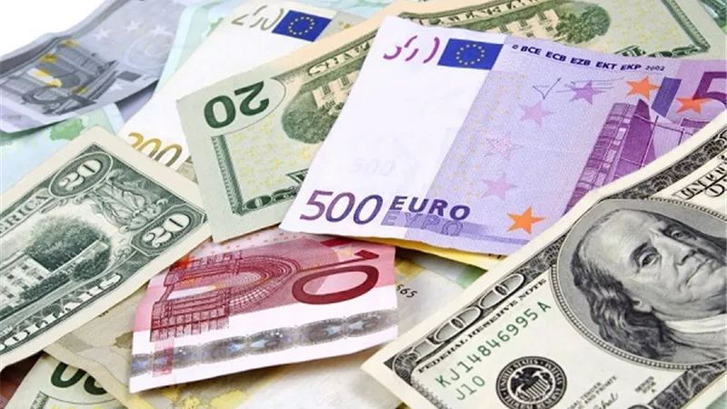 ننشر أسعار العملات الأجنبية والعربية.. والدولار يسجل 885 قرشًا