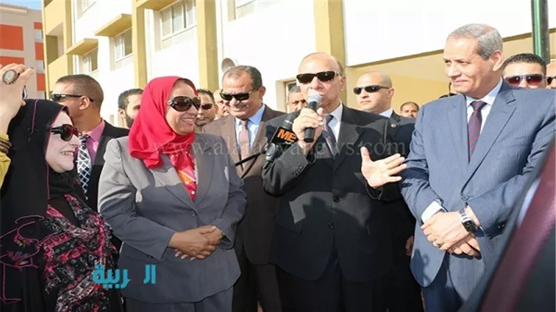 بالصور.. محافظ القاهرة يفتتح مدرستين 