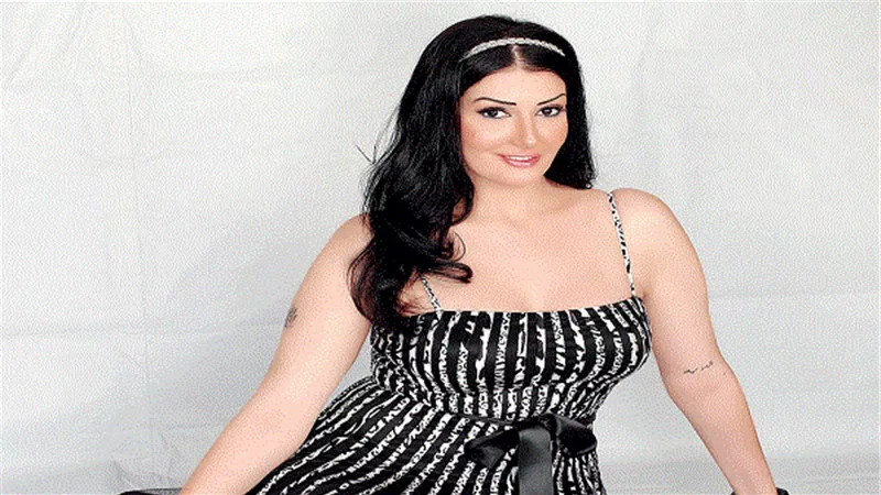 شاهد.. غادة عبدالرزاق في نزهة حول العالم