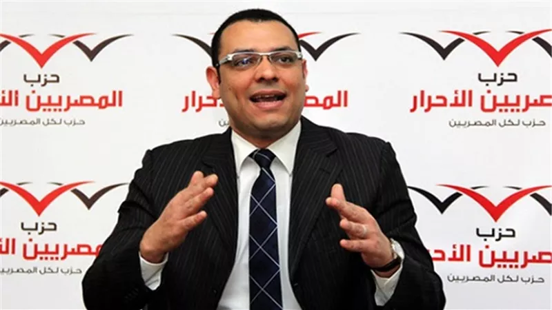 إبراهيم عبد الوهاب يلتقي محافظ الإسكندرية لمناقشة مشاكل الأهالي