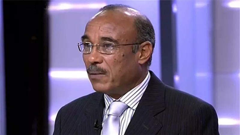 بحضور محافظ الجيزة.. بائع خضار يعتدي على رئيس حي الهرم