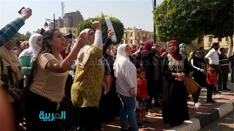 بالفيديو.. أولياء أمور طلاب التجريبي أمام 