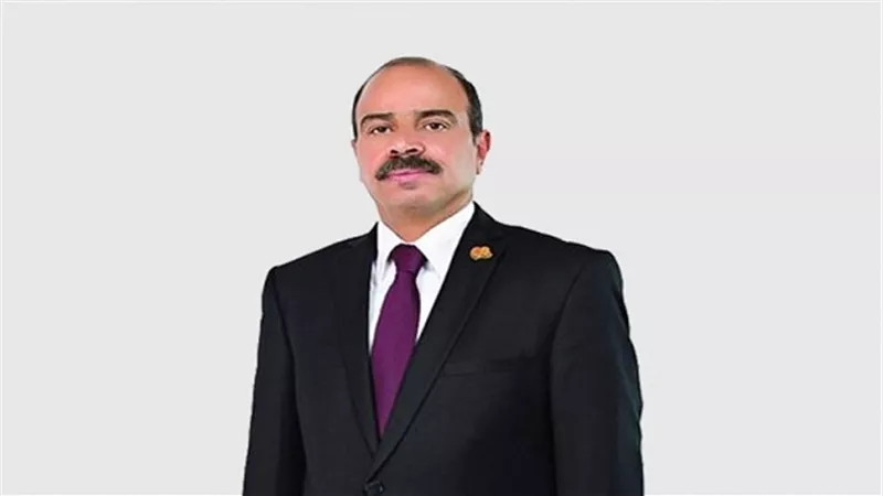 هشام الشعينى: تطوير مستشفى نجع حمادى ورصف بعض الطرق بالدائرة