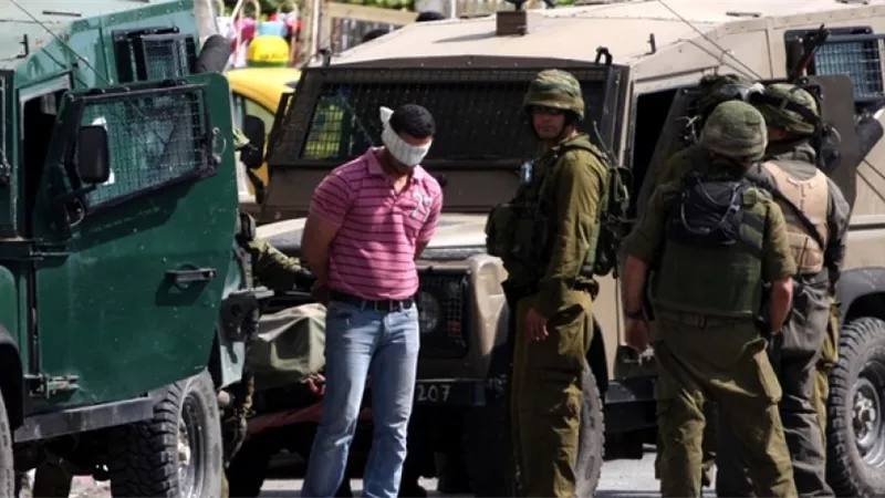 قوات الاحتلال تعتقل مواطنين من محافظتي رام الله والقدس